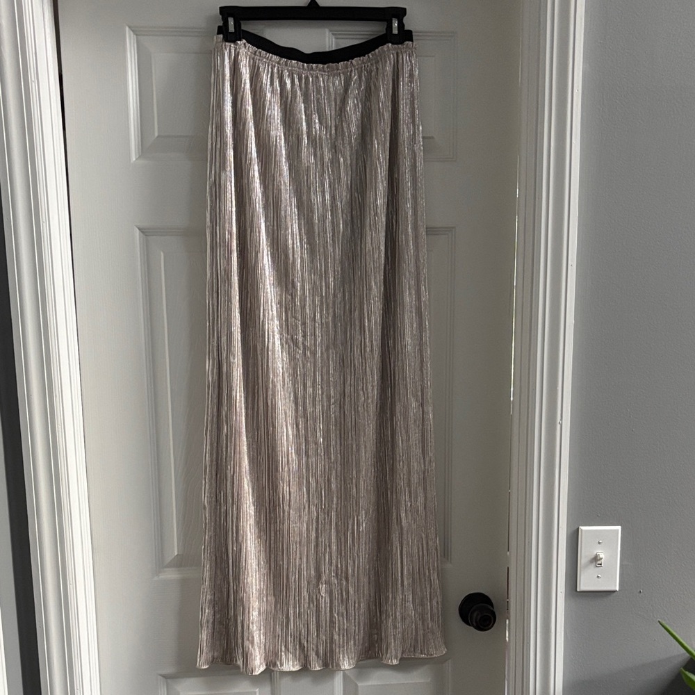 Elegant Silver Pleated Maxi Skirt